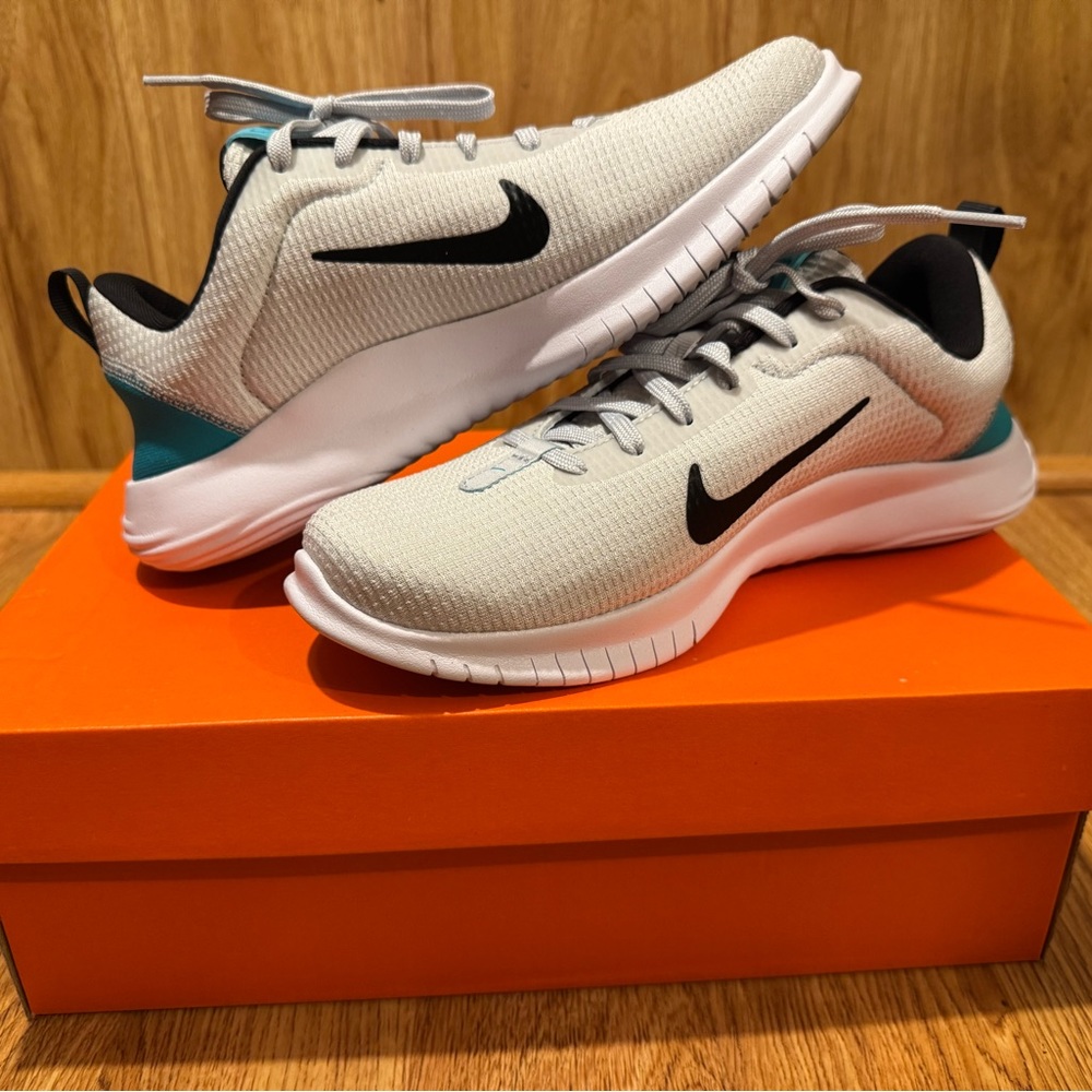 EUC, Women's Flex Experience 12 Running Shoe. Worn once. Size 8W